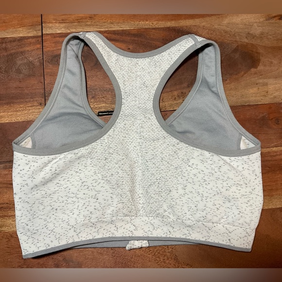 Bundle Athleticwear, Danskin Sport-bra & Anna & Ava Compression pant (Lg/Medium) - Picture 5 of 8